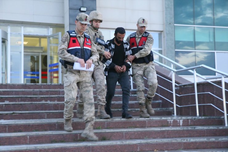 GÜNCELLEME - Kars'ta bir kişi tartıştığı eşini silahla öldürdü