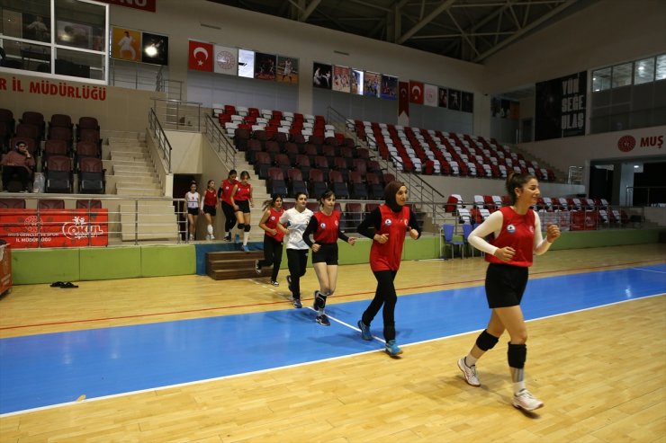 Voleybolda 2. Lig hedefine ulaşan Muşlu kızlar, yeni şampiyonluk peşinde