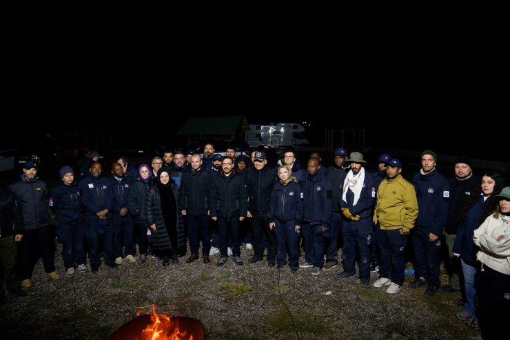 AA ve Polis Akademisi yöneticileri savaş muhabirliği eğitiminin gece kampını ziyaret etti