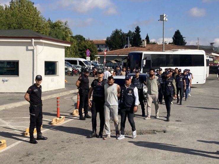 GÜNCELLEME - Gaziantep'te uzun namlulu silahlarla görüntülenen 12 şüpheli tutuklandı