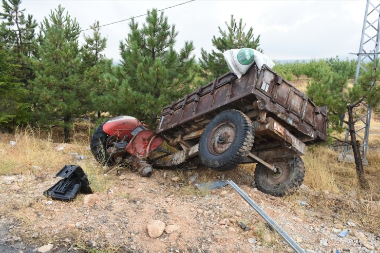 Malatya'da yolcu otobüsüyle traktörün çarpışması sonucu 1 kişi öldü, 1 kişi yaralandı