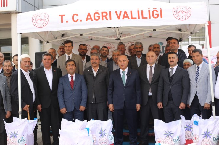 Ağrı'da çiftçilere 300 ton sertifikalı buğday tohumu dağıtıldı