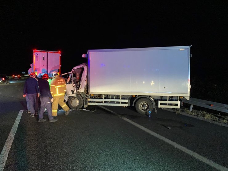 İstanbul-İzmir otoyolunun Balıkesir bölümündeki zincirleme kazada 1 kişi ağır yaralandı