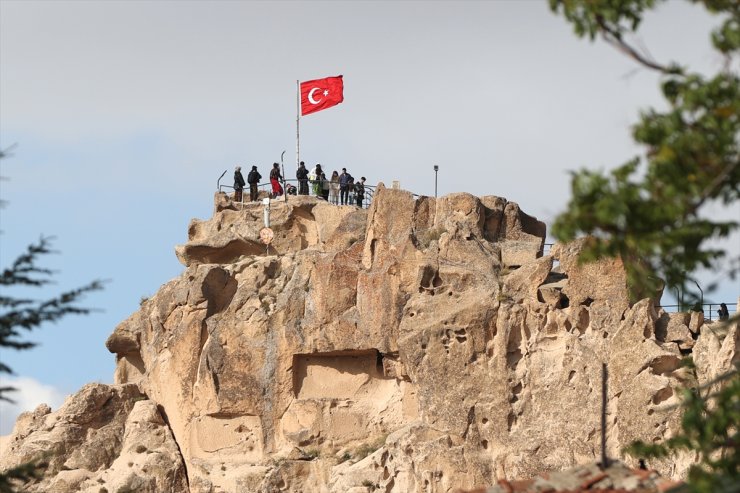 Kapadokya'yı, Uçhisar Kalesi'nin zirvesinden ocak-eylül dönemi yaklaşık 211 bin turist izledi