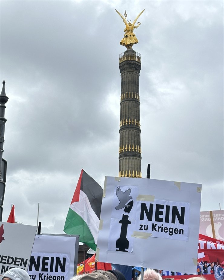 Berlin’de binlerce kişi Ukrayna ve Gazze'deki savaşları protesto etti