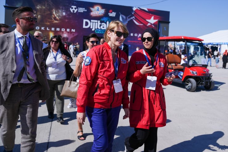 Birleşik Krallık'ın Ankara Büyükelçisi Jill Morris, TEKNOFEST Adana'da stantları ziyaret etti