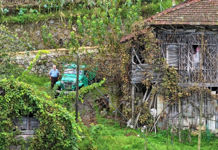 Trabzon'da 83 yaşındaki emekli şoför, 70 yaşındaki kamyonetine gözü gibi bakıyor