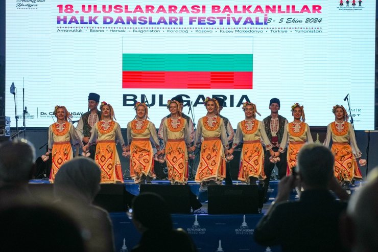 Uluslararası Balkanlılar Halk Dansları Festivali İzmir'de başladı