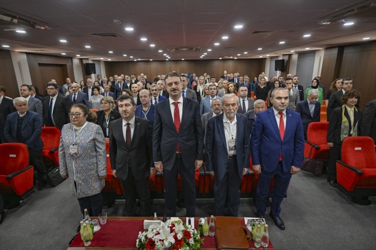 "Vakıf Geleneği ve Ankara Vakıfları Bilgi Şöleni" başladı