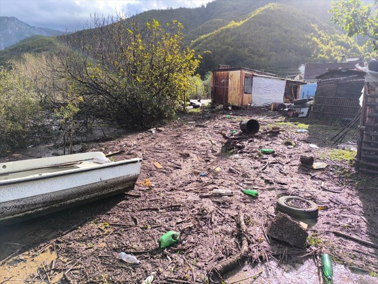 Bosna Hersek'te şiddetli yağışlar sonucunda 4 kenti sel vurdu