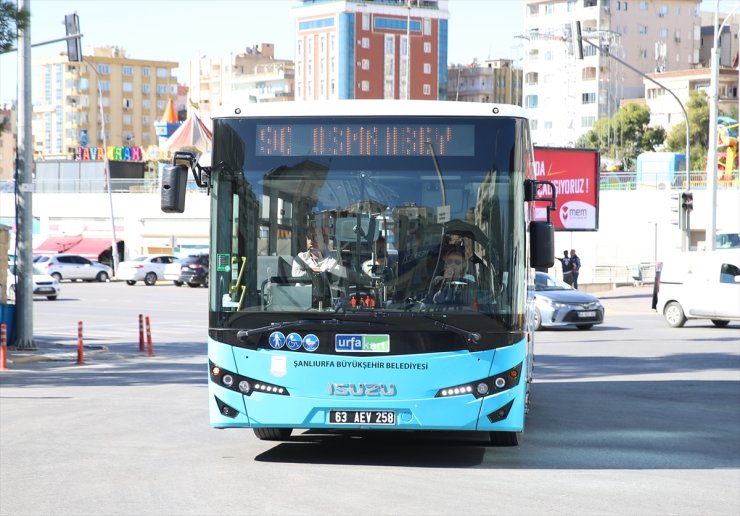 Şanlıurfa'nın ilk kadın belediye otobüsü şoförü direksiyon başında