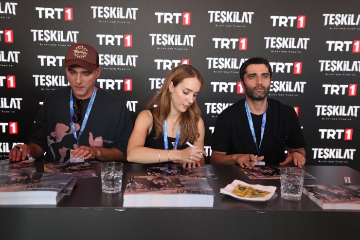 "Teşkilat" dizisinin oyuncuları TEKNOFEST Adana'da ziyaretçilerle buluştu