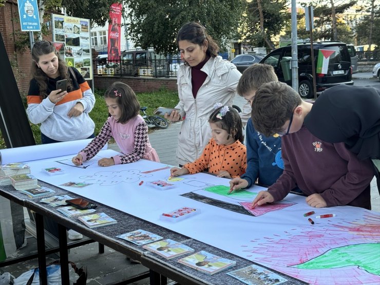 Ardahan ve Erzincan'da çocuklar hayallerindeki Filistin'i hem yazdı hem çizdi