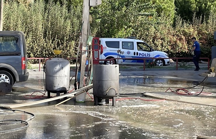 Aydın'da akaryakıt istasyonunda köpük tankı patladı, 3 kişi yaralandı