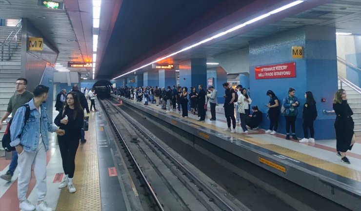 Başkentte metro hattındaki arıza nedeniyle seferler bir süre durduruldu