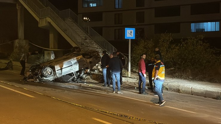 Bayburt'ta devrilen otomobilin sürücüsü öldü