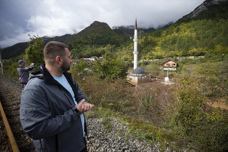 Bosna Hersek'te can kayıplarının olduğu sel felaketinin ardından yaralar sarılıyor