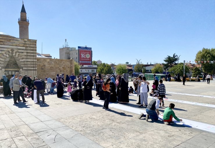 Kırşehir, Nevşehir ve Sivas'ta çocuklar "Filistin İçin Sen de Çiz" etkinliğinde İsrail'i kınadı