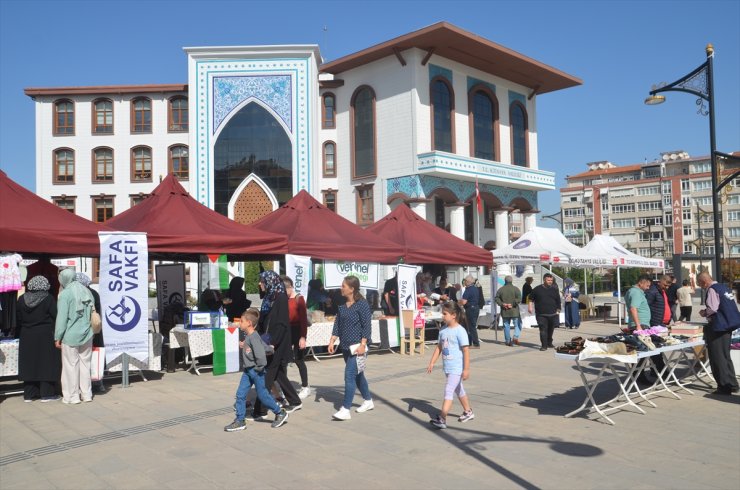 Kütahya'da Gazze'ye yardım için "Hayır Çarşısı" kuruldu