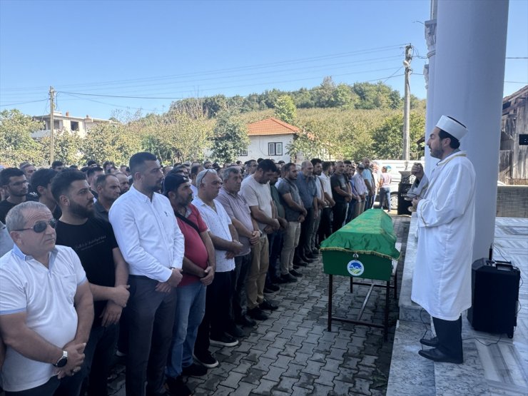 Sakarya'da makarna fabrikasındaki patlamada yaralanarak hastanede hayatını kaybeden işçi defnedildi