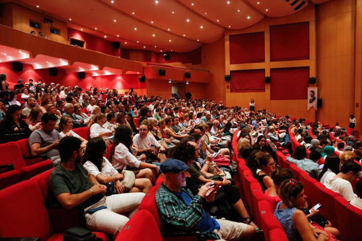 61. Uluslararası Antalya Altın Portakal Film Festivali'nde "Şişli Kız" filmi gösterildi