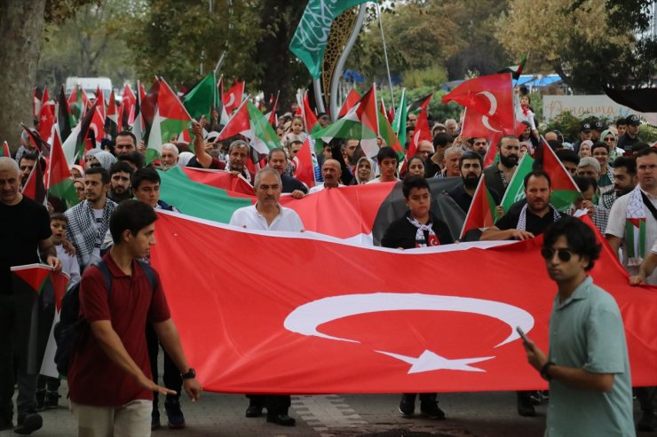 İsrail'in Gazze'ye gerçekleştirdiği saldırılar Yalova'da protesto edildi