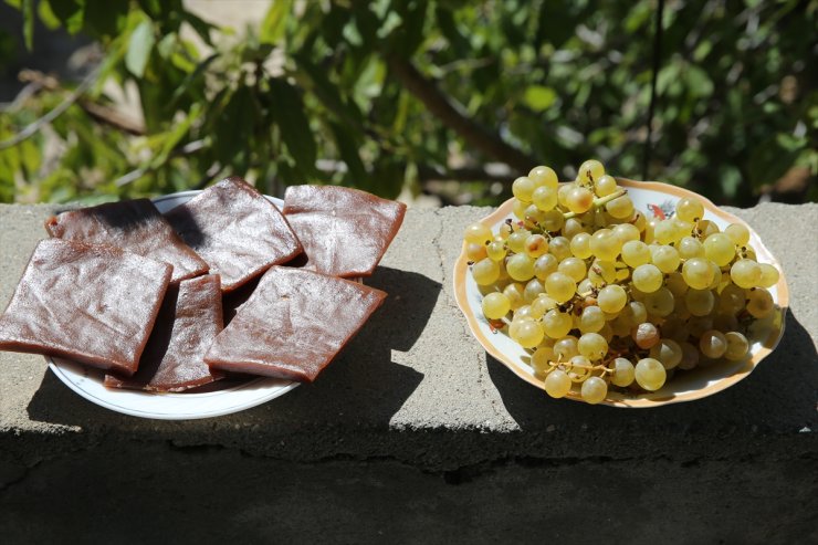 Siirt'te üç kuşak bir arada tescilli "Tillo heriresi" üretiyor