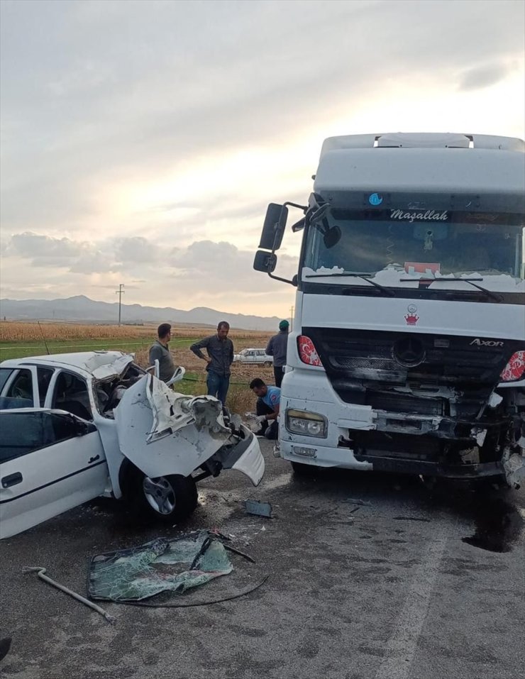 Afyonkarahisar'daki trafik kazasında ölen 3 kişi Eskişehir'de son yolculuklarına uğurlandı