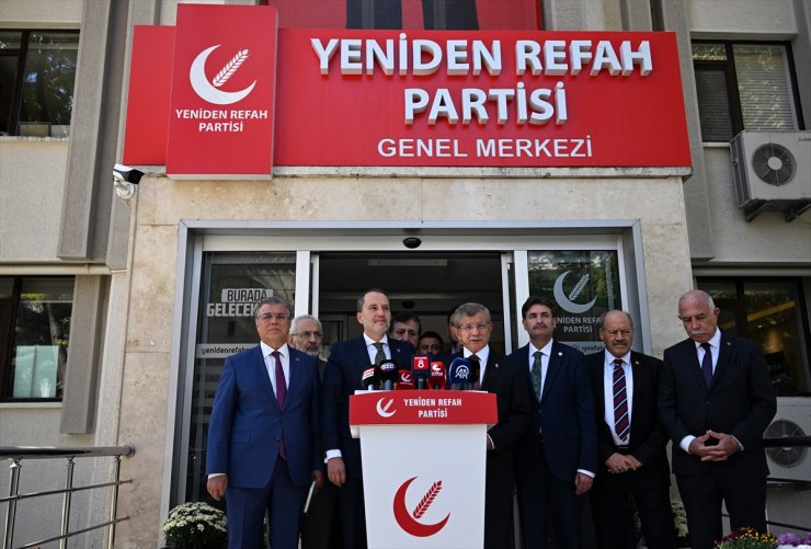 Gelecek Partisi Genel Başkanı Davutoğlu, Yeniden Refah Partisi Genel Başkanı Erbakan'ı ziyaret etti