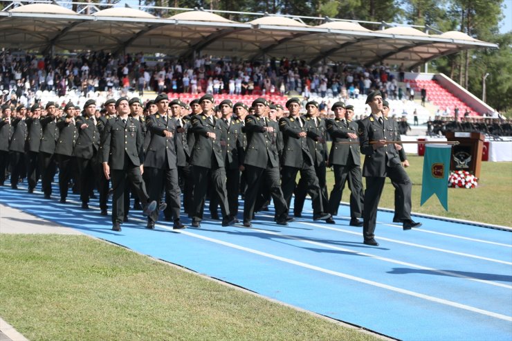 Balıkesir'de intibak eğitimlerini tamamlayan astsubay adayları ant içti