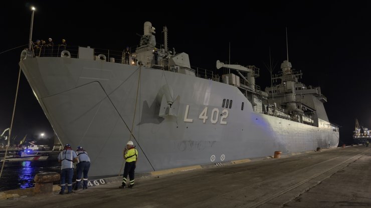 GÜNCELLEME - Lübnan'dan tahliye edilen sivilleri taşıyan amfibi gemilerden ilki Mersin'e ulaştı