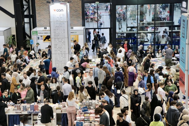 14. Kocaeli Kitap Fuarı'nda hafta sonu yoğunluğu yaşanıyor