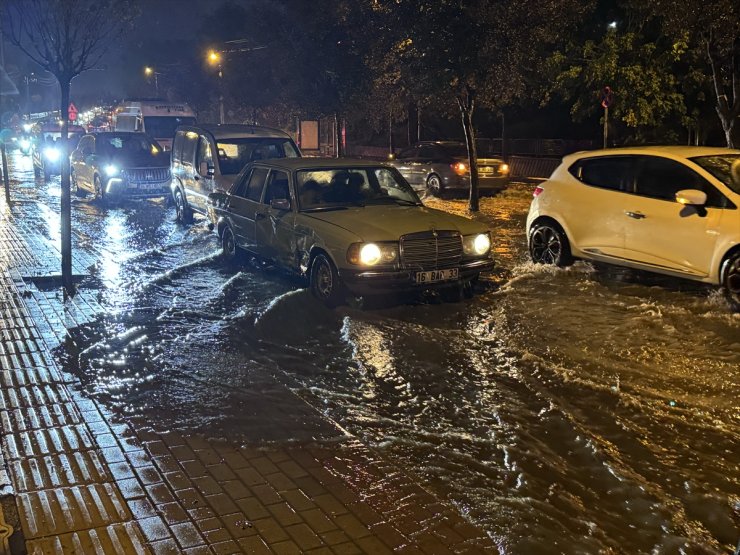 Bursa'da sağanak etkili oldu