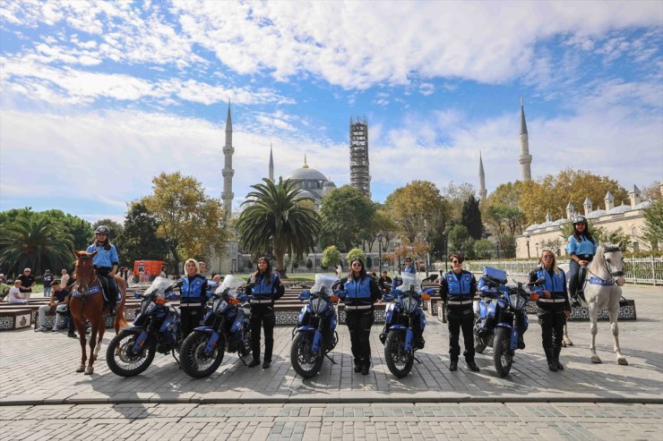 İstanbul'da motosikletli ve atlı kadın zabıtalar görev başında