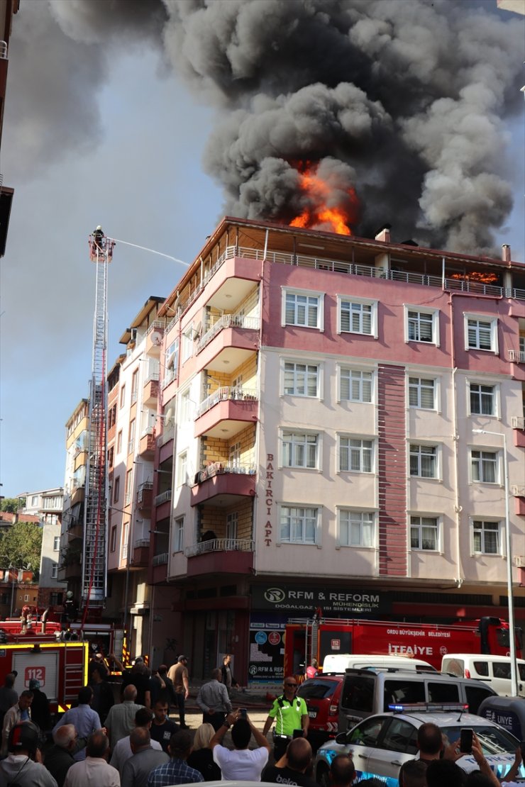 Ordu'da çatı tamiri sırasında iki daire yandı