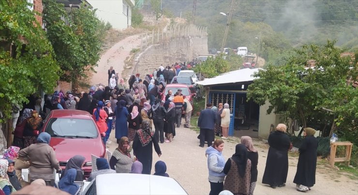 GÜNCELLEME 4 - Bursa'da bir evde ve bahçesinde 3 kişi öldürülmüş halde bulundu