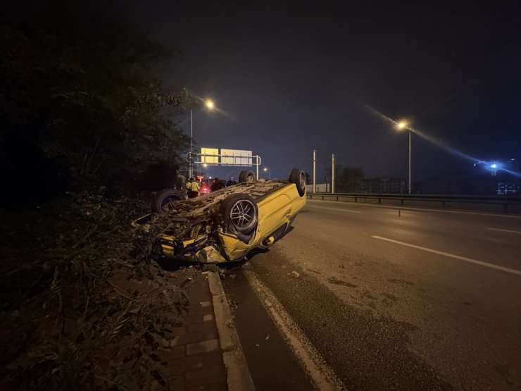 Bursa'da takla atan otomobildeki 4 kişi yaralandı