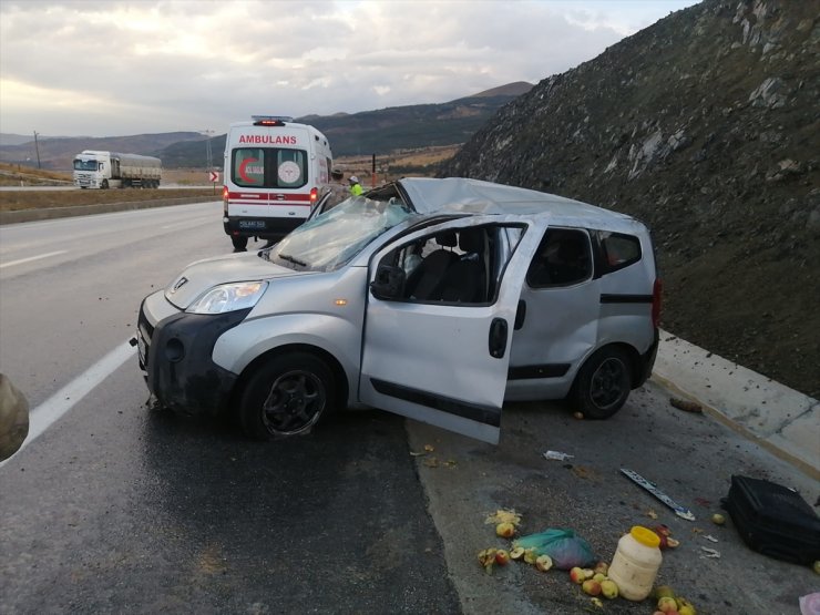 Erzincan'daki trafik kazasında 3 kişi yaralandı