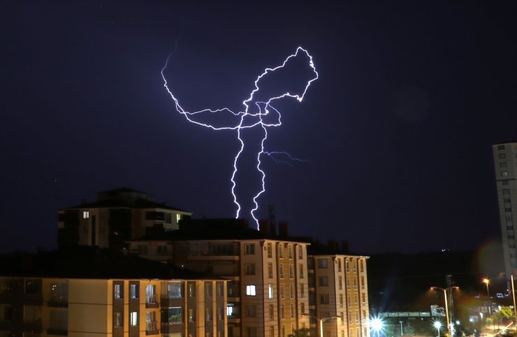 Kastamonu'da gök gürültülü sağanak etkili oldu