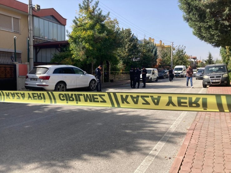 GÜNCELLEME 2 - Konya'da yardım çağrısına giden polis, bıçakla yaralandı