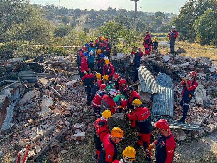 Uşak'ta 6 saat süren deprem tatbikatı yapıldı