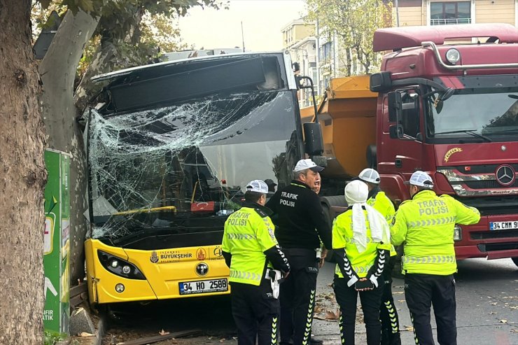 Bahçelievler'de ağaca çarpan İETT otobüsündeki 7 kişi yaralandı