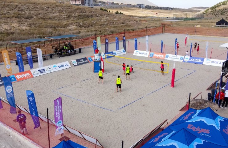 Erciyes'te düzenlenen plaj voleybolu turnuvası tamamlandı