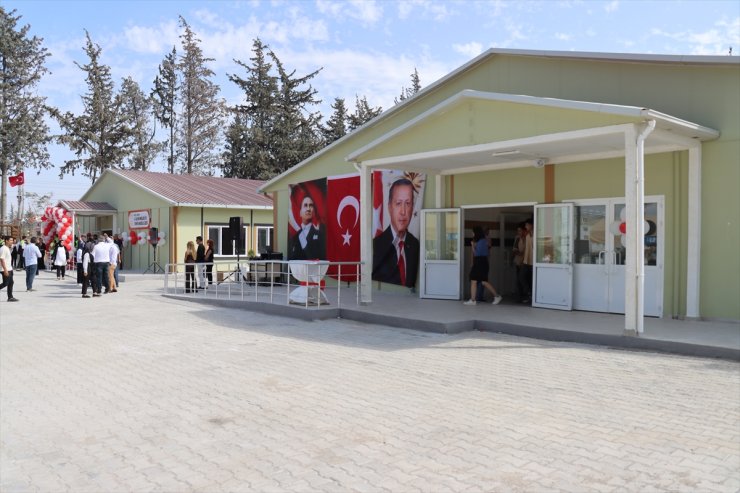 Hatay'da depremde hasar aldığı için yıkılan okulun yerine yenisi yapıldı