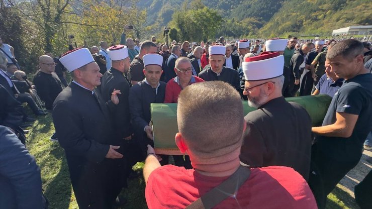 Bosna Hersek'teki sel felaketinde hayatını kaybedenler için toplu cenaze töreni