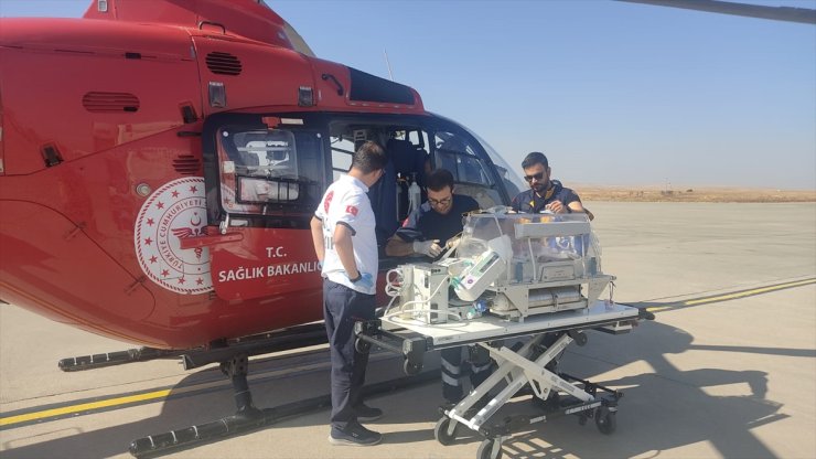 Şanlıurfa'da ambulans helikopter 53 günlük bebek için havalandı