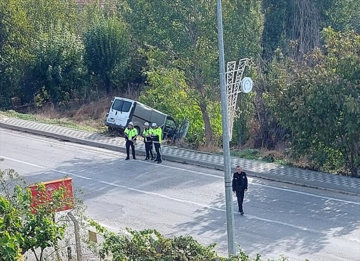 Bilecik'te panelvanın devrildiği kazada 1 kişi öldü, 1 kişi yaralandı