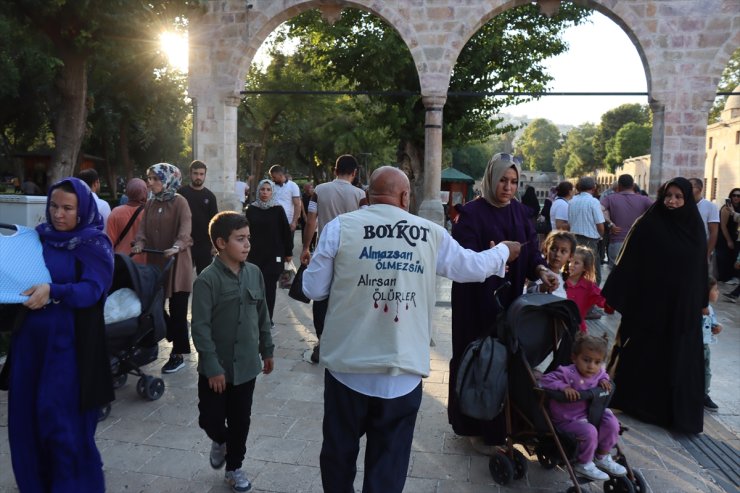 "Boykot amca", Şanlıurfa sokaklarında İsrail ürünlerini protestoya davet ediyor