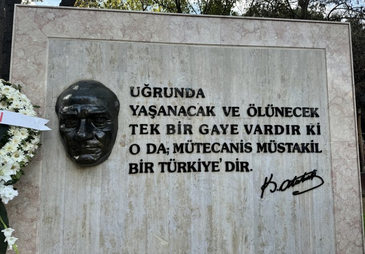 Sarıyer'de onarılan "Atatürk Maskı ve Kaidesi" törenle açıldı