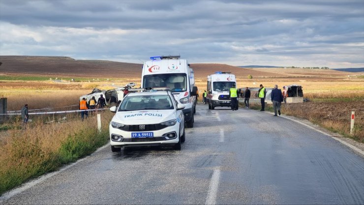 GÜNCELLEME - Çorum'da minibüsle tankerin çarpışması sonucu 1 kişi öldü, 18 kişi yaralandı